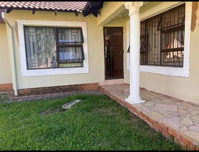 4 BEDROOM HOUSE FOR SALE IN THE ORCHARDS